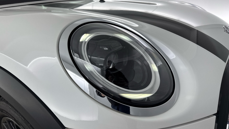 MINI Hatchback 1.5 Cooper Classic 3dr Auto [Comfort/Nav Pack] Petrol Hatchback